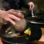 フレンチ割烹 宿 - 桜チップを一瞬で閉じ込め・・・