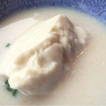 Taishouya Shiibasansou - ・・・豆腐がとけだし、白濁スープと湯豆腐が完成！