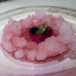 フレンチ割烹 宿 - ベリーとカシスソーダのスープ仕立て　ミントのグラニテ添え。なんて美しいんだろう♪