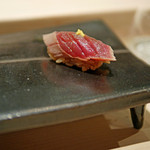 すし匠 齋藤 - 大間産鮪の赤身の漬け（少し炙って...）