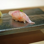 すし匠 齋藤 - 鹿児島産出水の黄金鯵の握り