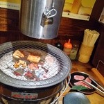 Horumon Hompo Honoo - 七輪で炭火焼き