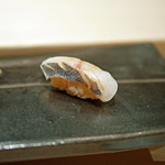 すし匠 齋藤 - 三重県産えぼ鯛の握り（昆布絞め）