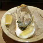 すし匠 齋藤 - 三重の的矢産（まとや）の生牡蠣