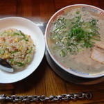 秀ちゃんラーメン - 「ラーメン」&「半チャーハン」