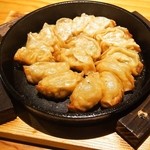 KAMADO - 鉄鍋餃子