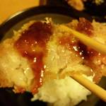 かつ善 - 衣はシャクシャク、肉はジューシーで美味です。