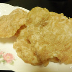 揚げたての鯛せんべい