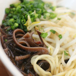 麺屋 菜々兵衛 - キクラゲ、モヤシ、万能ネギ