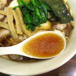 中華料理 天王 - 生姜醤油チャーシューメン/スープ