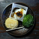 Nikendiyamochikadoyahonten - 三色つき餅(240円)