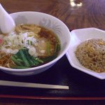 龍泉 - ラーメンと半炒飯