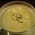 ビストロ ラ・ターシュ・ド・ルージュ - 冷製グリーンピースのスープ