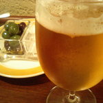 ビストロ ラ・ターシュ・ド・ルージュ - ノンアルコールビールとオリーブ