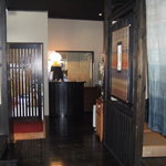 肉工房 初栄 - 入口付近