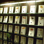 ラルモニー デュ ヴァン ピュール - アロマエッセンスを陳列している