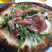 XEX TOKYO / Salvatore Cuomo Bros. - pastaかpizzaから一品選べます(^^)
                モッツァレラ、リコッタチーズ、バジリコとルーコラセルバチカとプロシュートを乗せたピッツァ ビアンカネーヴェ …品名が長い(￣Д￣)ﾉ