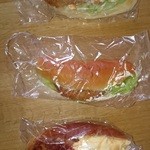 ずんちゃんパン - 上から、チリささみかつ、ハムカツ、ハッシュ玉子。