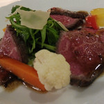 サバティーニ・ディ・フィレンツェ - 前菜：シェフお手製ローストビーフとルコラ、パルミジャーノチーズのサラダ、黒トリュフのヴィネグレットソース