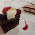 サバティーニ・ディ・フィレンツェ - 誕生日のチョコレートケーキ。ワゴンから選んだカシスゼリー