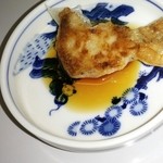ぎょうざ 湖月 - 餃子のたれでいただきます。