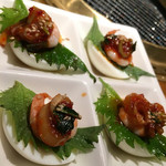 焼肉家和 - えびのせたまご 680円。