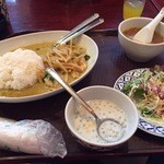 Kuruntepu Tsu - タイ風エビのグリーンカレーのクルンテープセット900円