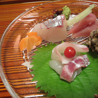 萬治郎 - かくれんぼ金魚、京文化な遊び心。