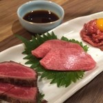 和牛 まつした - 和牛レアステーキ・たん刺し・たんユッケ 3種盛り