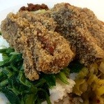 劉江便當 - 料理写真:炸雞腿飯NTD65