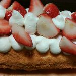 インフィオラーレ - 【2015年12月】苺のロールケーキを食べました。詳細はブログ「ミシュランごっこ。」をご覧下さい。