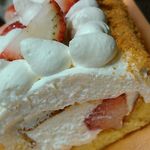 インフィオラーレ - 【2015年12月】苺のロールケーキを食べました。詳細はブログ「ミシュランごっこ。」をご覧下さい。