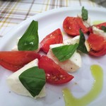 Pizzeria Bella Napoli - カプレーゼ・ア・パラゴーネ