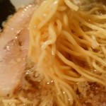 【2016.1.7(木)】中間醤油(背油少々・並盛・150g)750円の麺