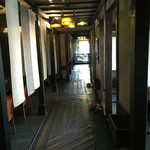 Asakuma - 廊下を挟み左側に個室