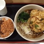 箱根そば本陣 - 一膳ご飯＆かき揚げ天そば660円(税込)