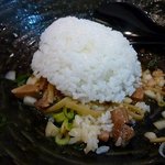 ラーメン人生JET - あぶり豚そばの〆はご飯をダイブ！