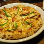 窯右衛門 - カプリチョーザ(ソーセージ、ピーマン、ナス)