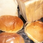友永パン屋 - 食パンなどいろいろ