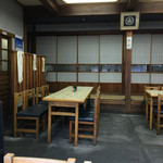 Kishimotoya - テーブル席で32席、奥には座敷もありそう