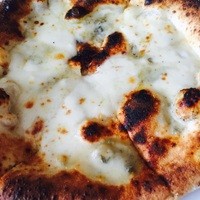 PIZZERIA347 by il pinolo - チーズのピザ