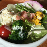 赤坂うまや 新宿 - ブッフェスタイルの和洋食(¥2,400) サラダ盛り付け例