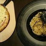 Trattoria Italiano SQUALO - めんたいこスパゲッティ 930円、渡りがにマスカルポーネマヨネーズピザ 1100円