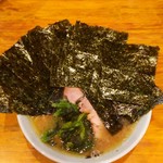 ラーメン 洞くつ家 - ラーメン700円。麺硬め。海苔増し100円。