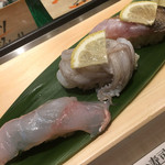 和食と立喰い寿司 ナチュラ - 天然甘鯛（400円） やりいか生下足（200円） 天然黒むつ（300円）