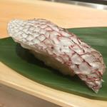 和食と立喰い寿司 ナチュラ - 真鯛（150円）