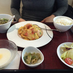 東方紅 - ランチエビと卵とトマトの炒め物定食