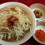 千里眼 - ラーメン麺半分 ヤサイ少な目 ニンニクとカラアゲ別皿で 730円 