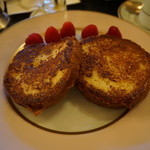 Ladurée - ローズ・フランボワーズソースで食すパンペリュデユ