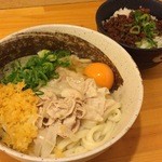 UDONつるこし - 肉玉うどん 570円